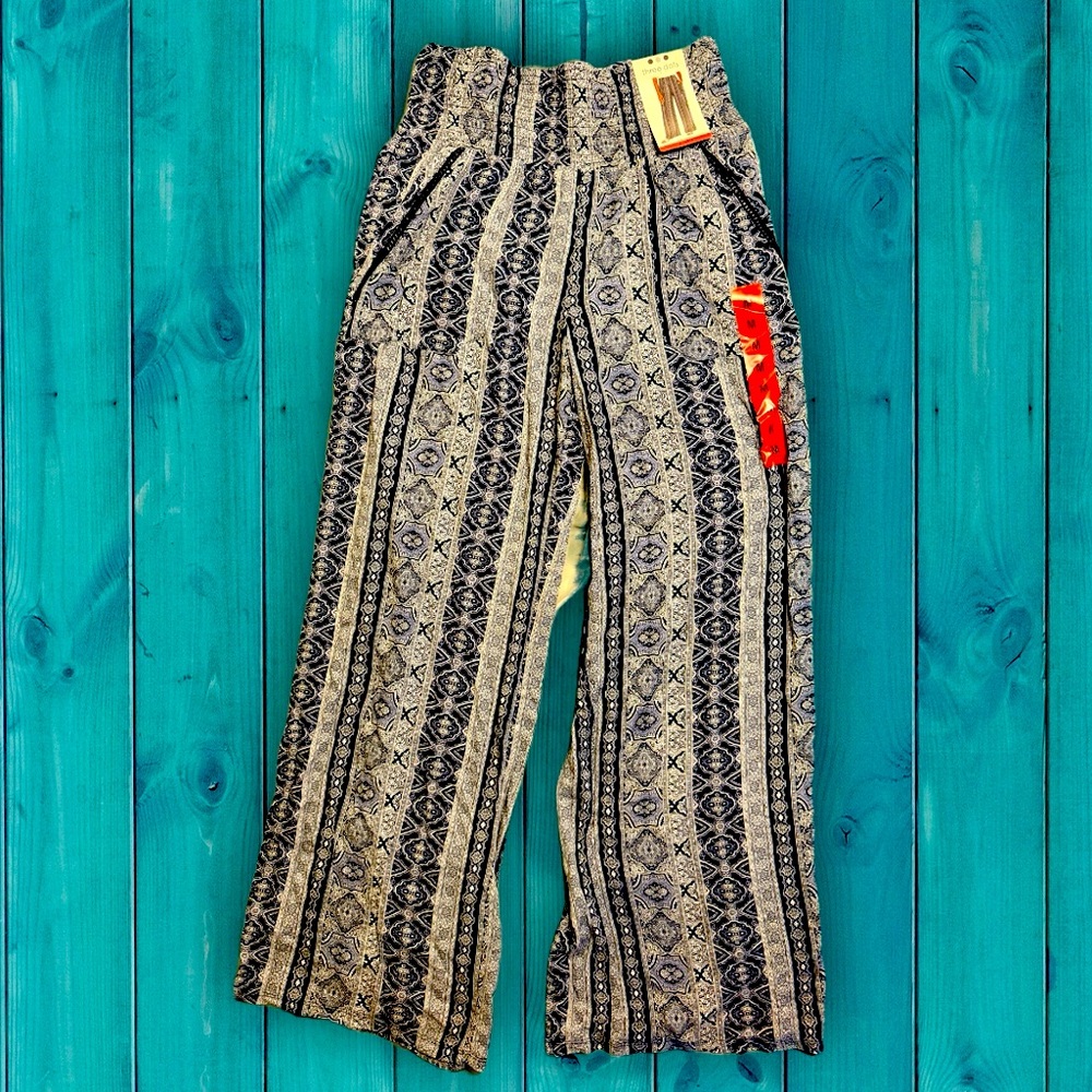 Woman’s Black and Gray Patterned Pants